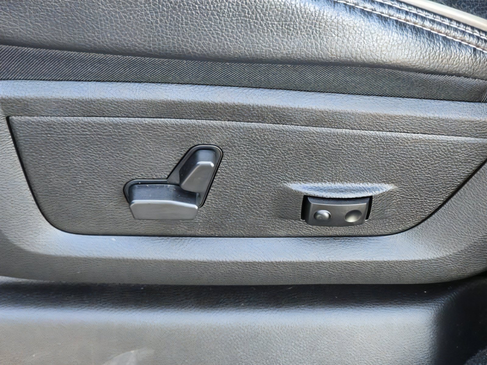 Used 2024 RAM 3500 Laramie w/ Night Edition AWD/4WD image 20