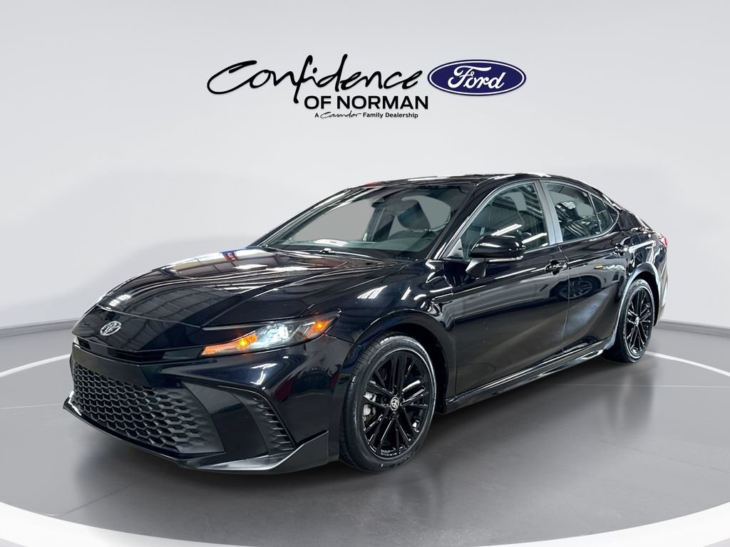 Used 2025 Toyota Camry SE FWD image 1