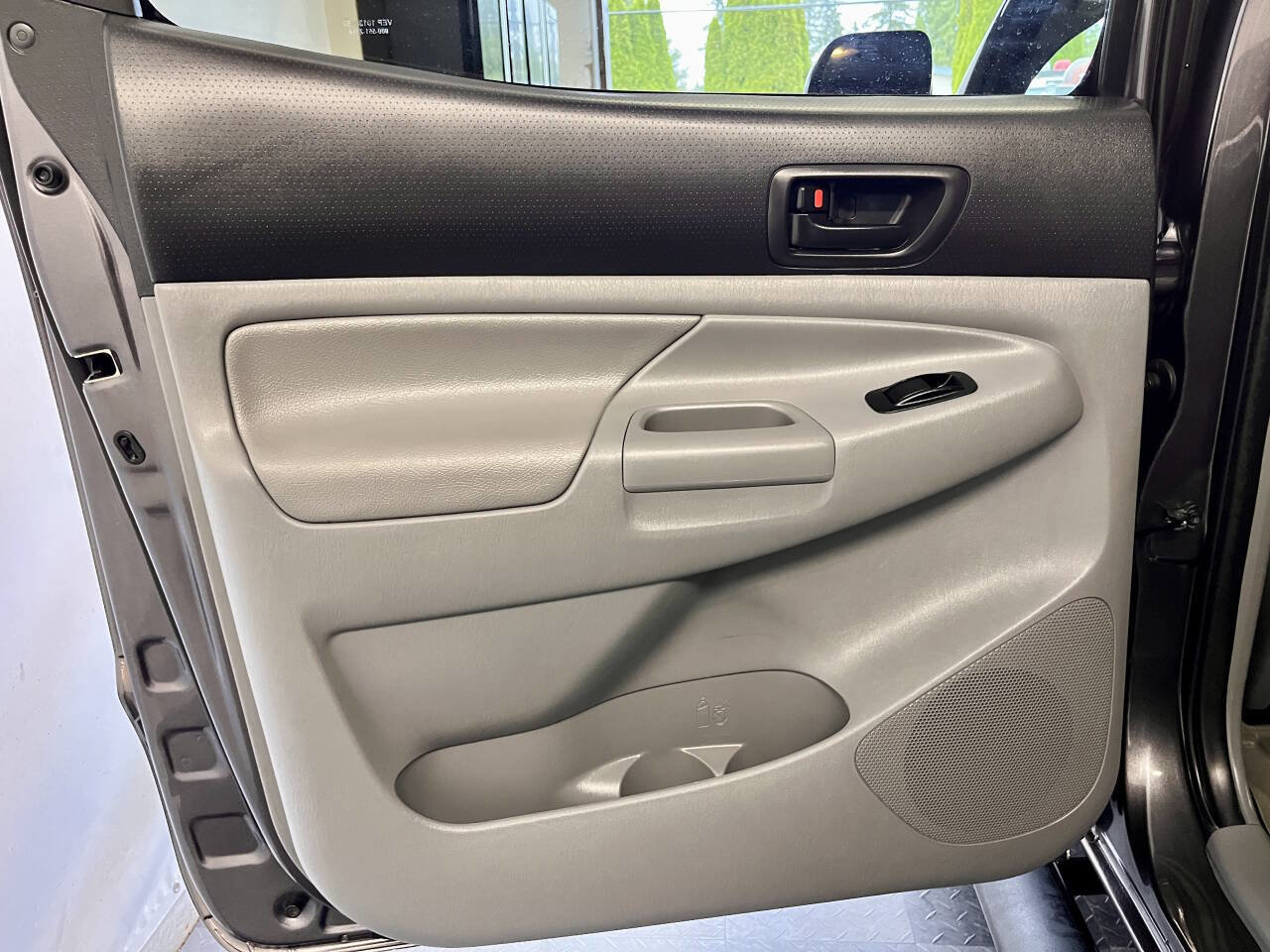 Used 2012 Toyota Tacoma PreRunner w/ SR5 Pkg RWD image 17