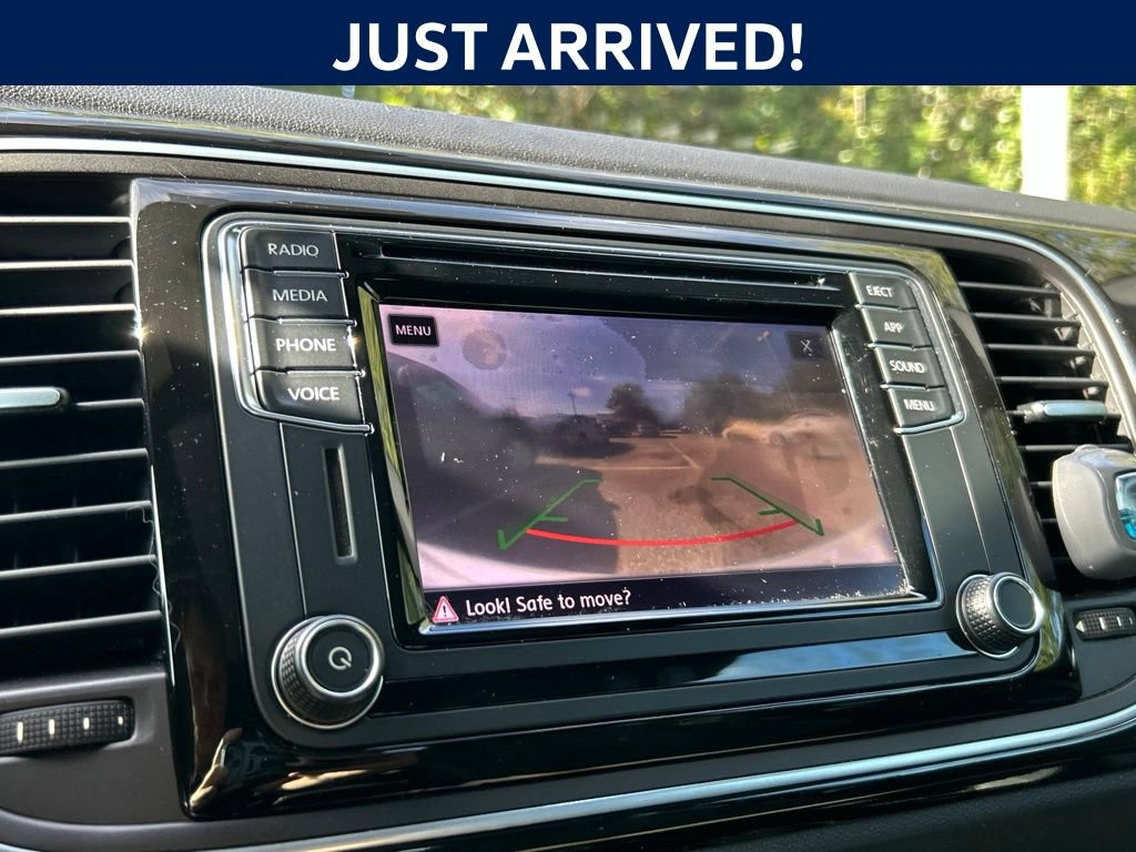 Used 2018 Volkswagen Beetle 2.0T Dune FWD image 21