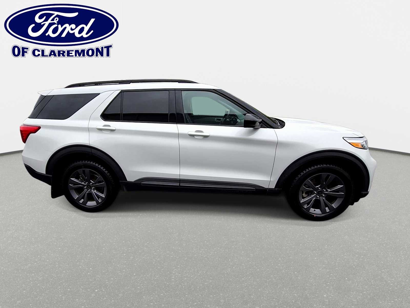 Used 2024 Ford Explorer XLT w/ Equipment Group 202A AWD/4WD image 9