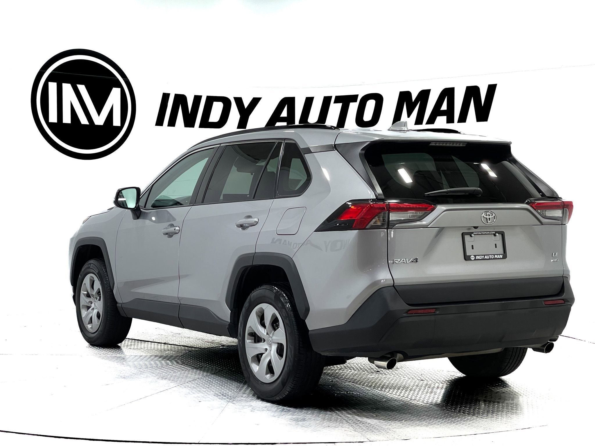 Used 2021 Toyota RAV4 LE w/ Carpet Mat Package (TMS) AWD/4WD image 6