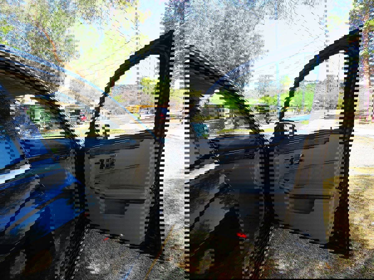 Used 2011 Mercedes-Benz E 550 Sport image 12