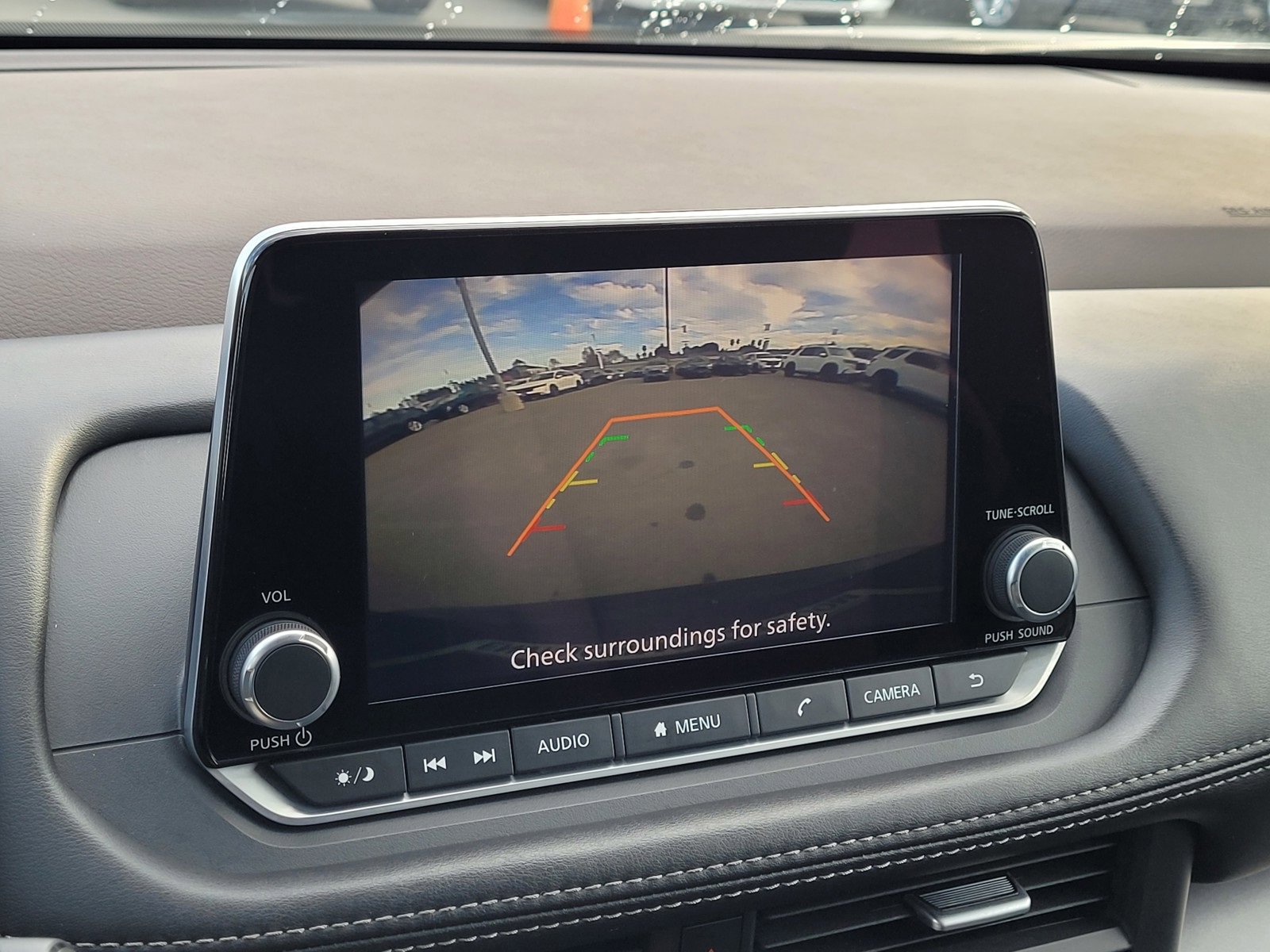 Used 2023 Nissan Rogue SV image 25