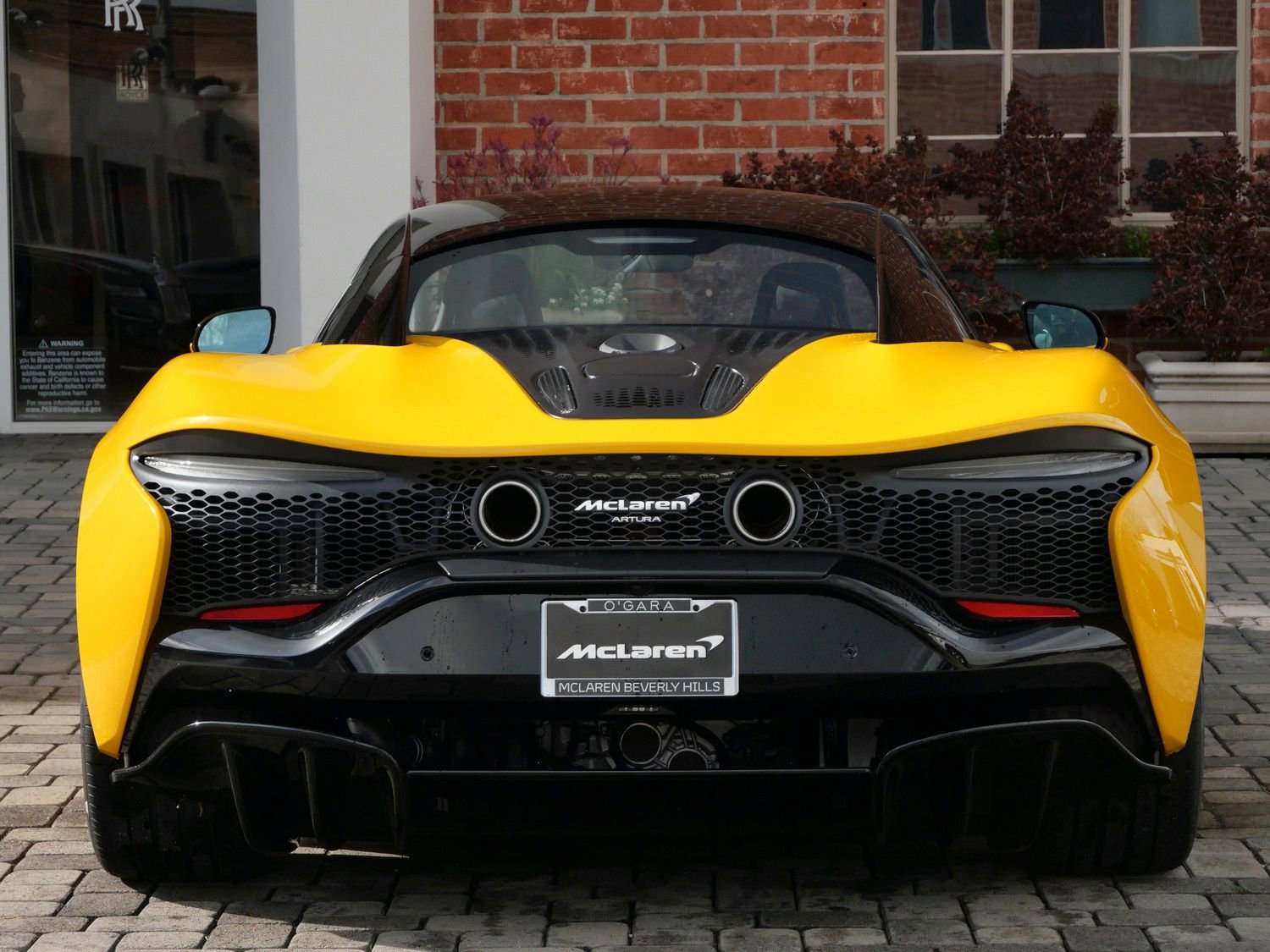 Used 2023 McLaren Artura RWD image 5