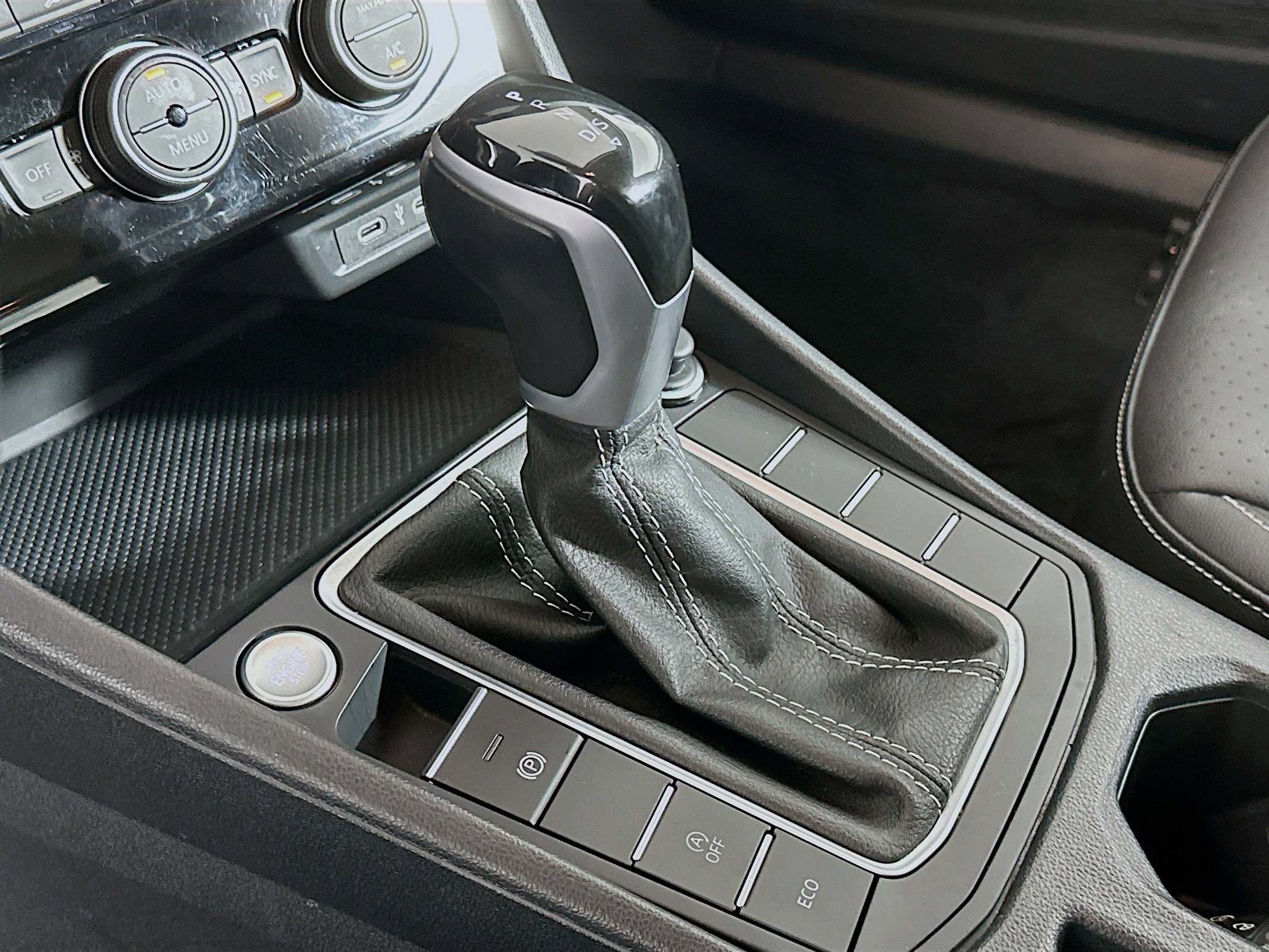 Used 2024 Volkswagen Jetta SE image 24