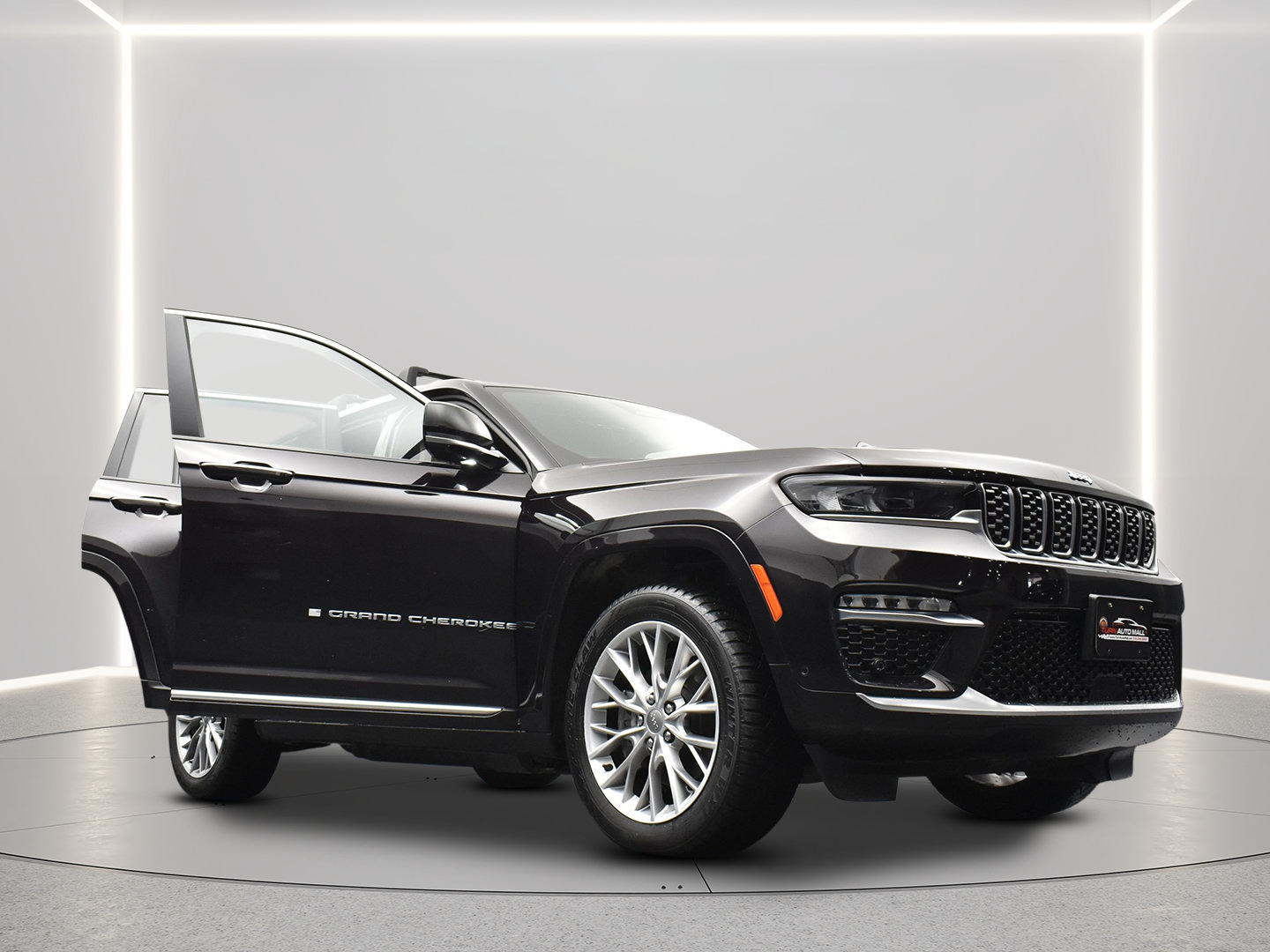 Used 2022 Jeep Grand Cherokee Summit w/ Advanced Protech Group IV AWD/4WD image 18