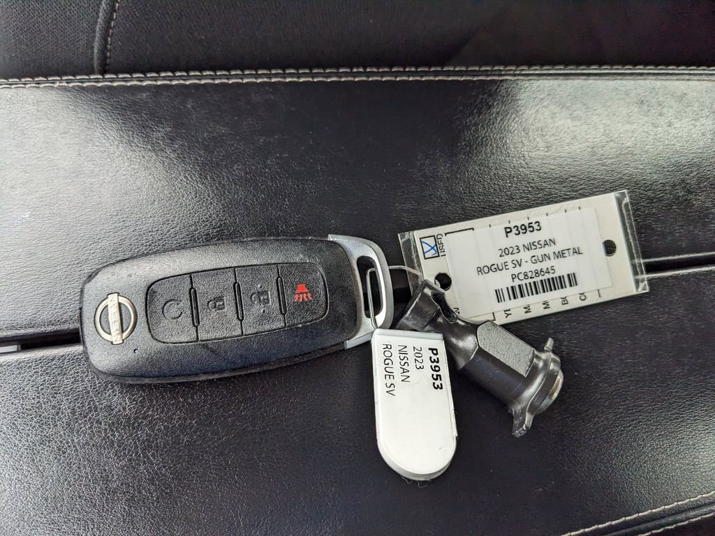 Used 2023 Nissan Rogue SV FWD image 31