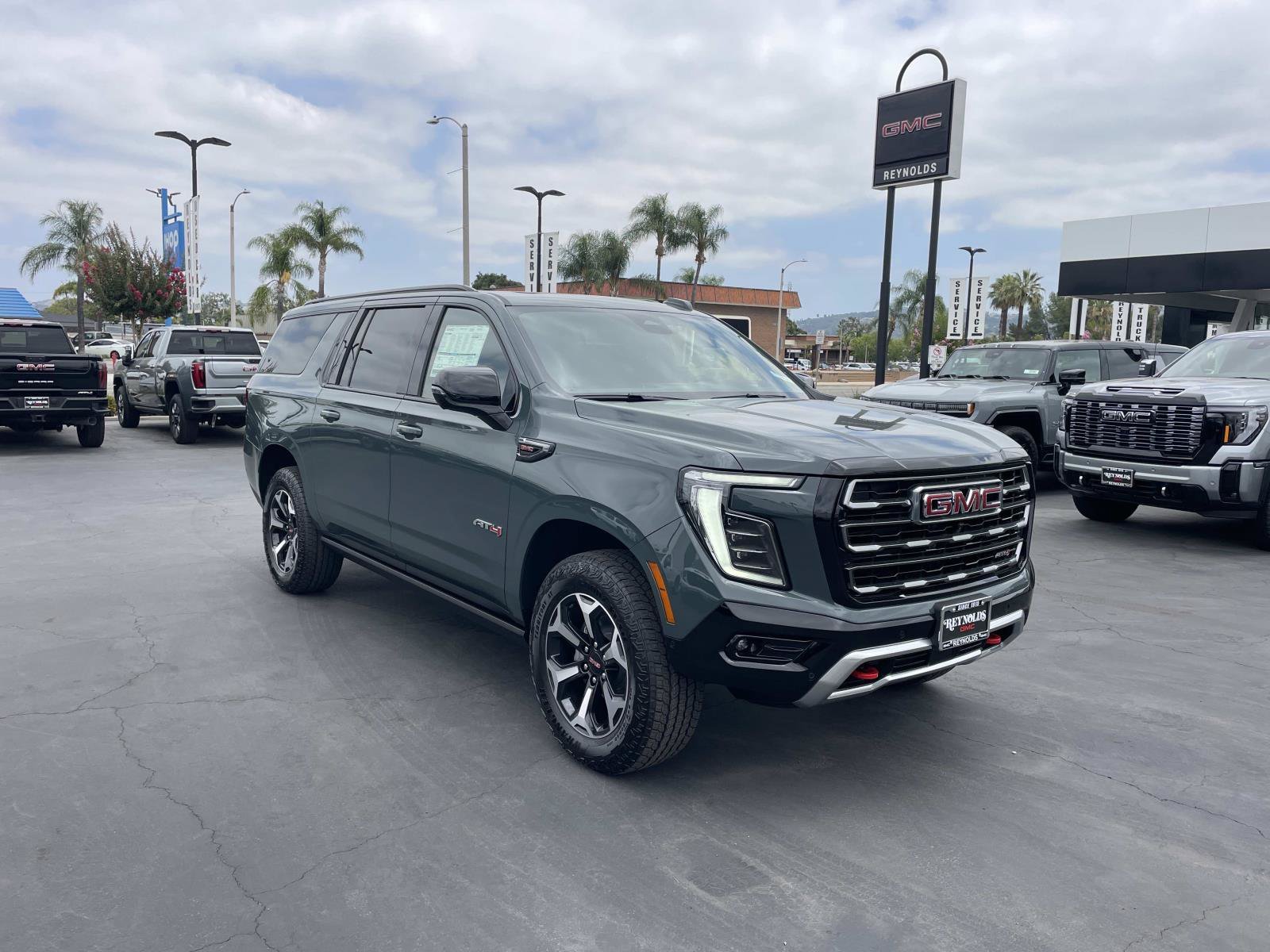 New 2026 GMC Yukon XL AT4 w/ AT4 Premium Package AWD/4WD image 3