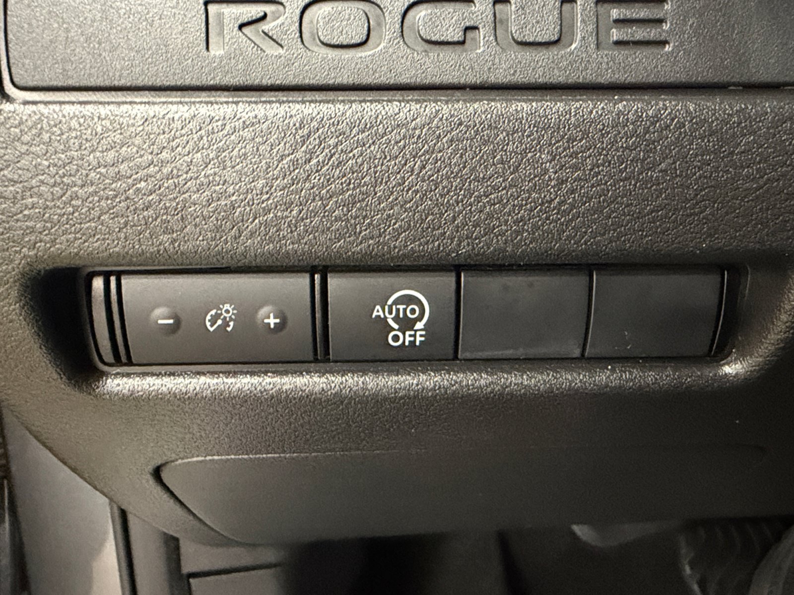 Used 2024 Nissan Rogue S FWD image 25