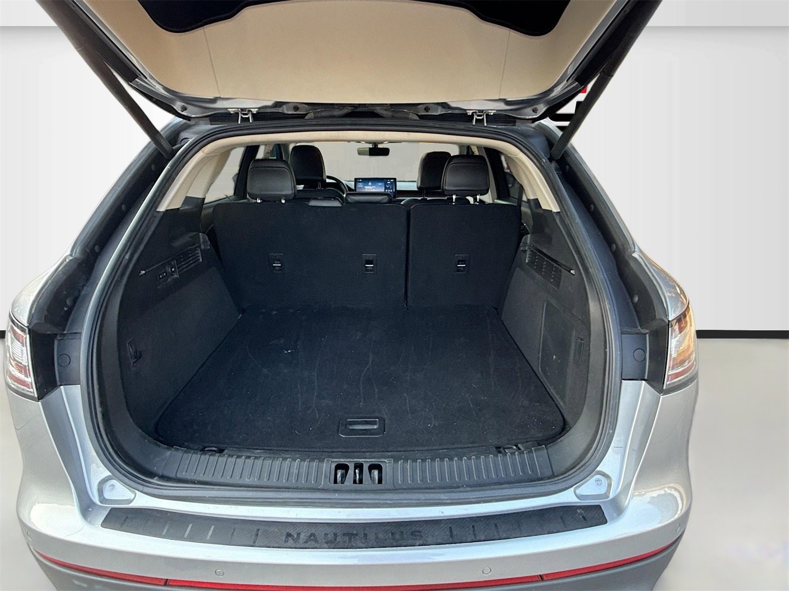 Used 2023 Lincoln Nautilus Reserve image 26