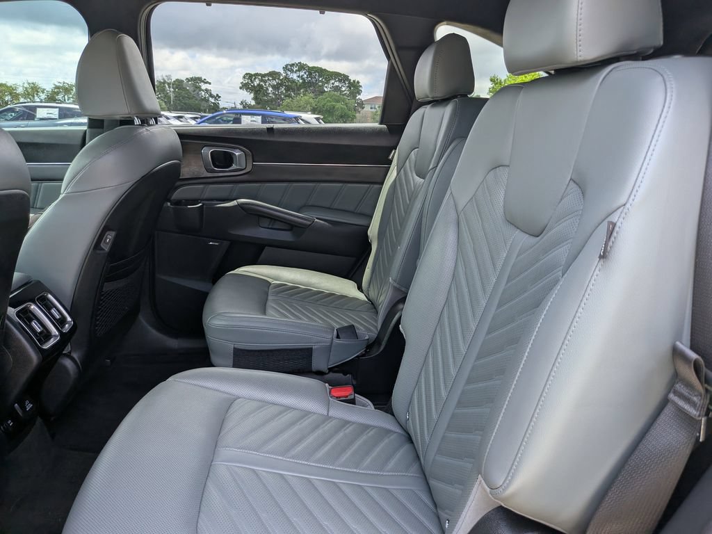 Certified 2025 Kia Sorento SX Prestige w/ Sage Leather Package AWD/4WD image 19
