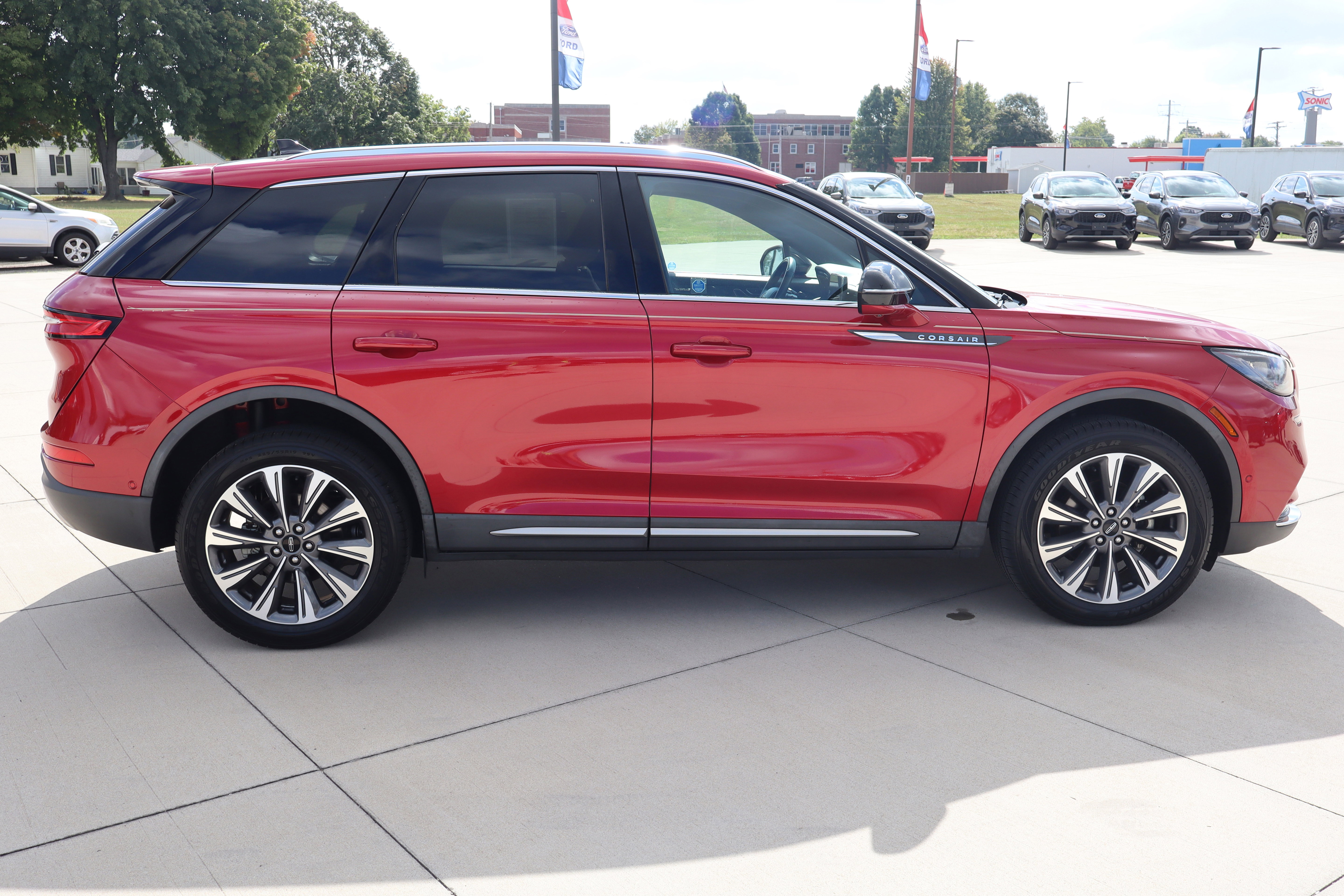 Used 2021 Lincoln Corsair Reserve w/ Equipment Group 201A image 5