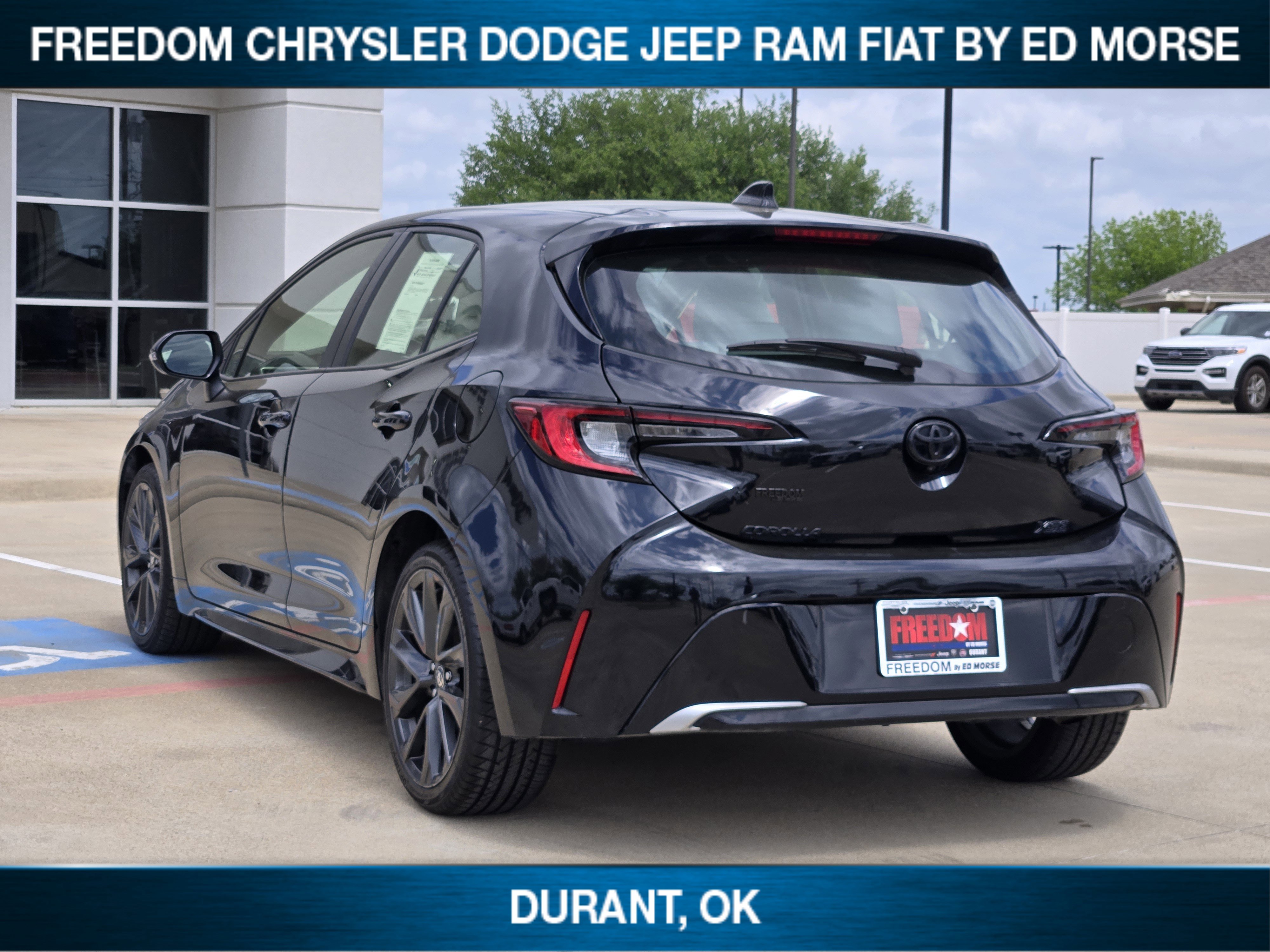 Used 2024 Toyota Corolla XSE FWD image 4