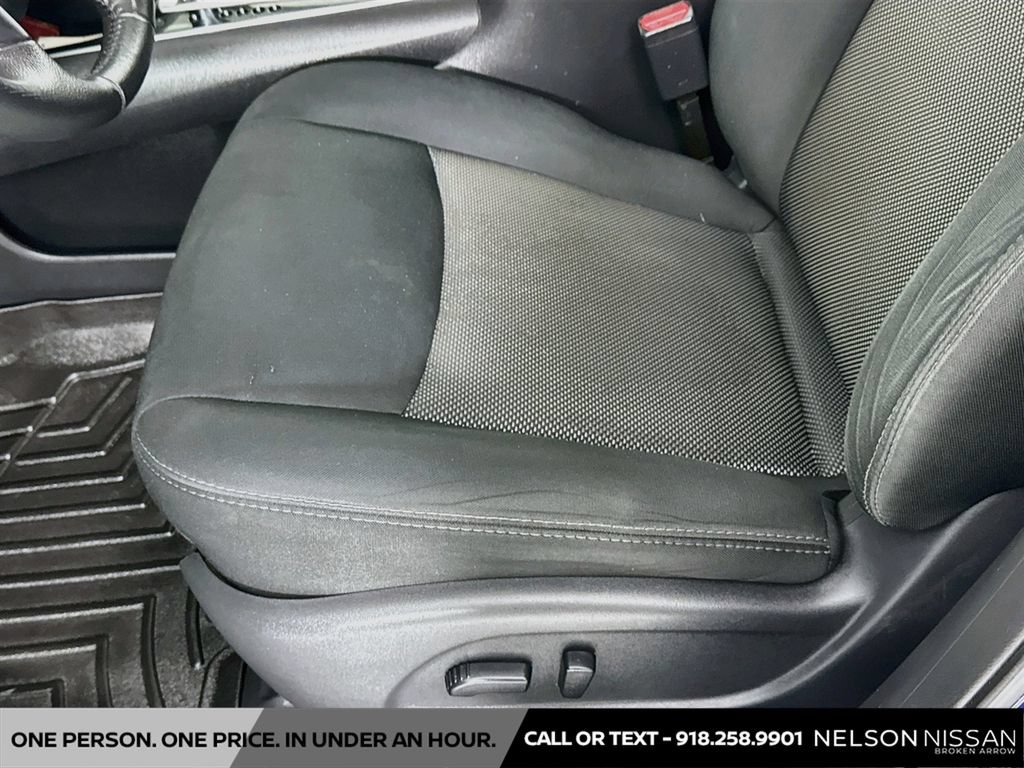 Used 2019 Nissan Pathfinder SV AWD/4WD image 17