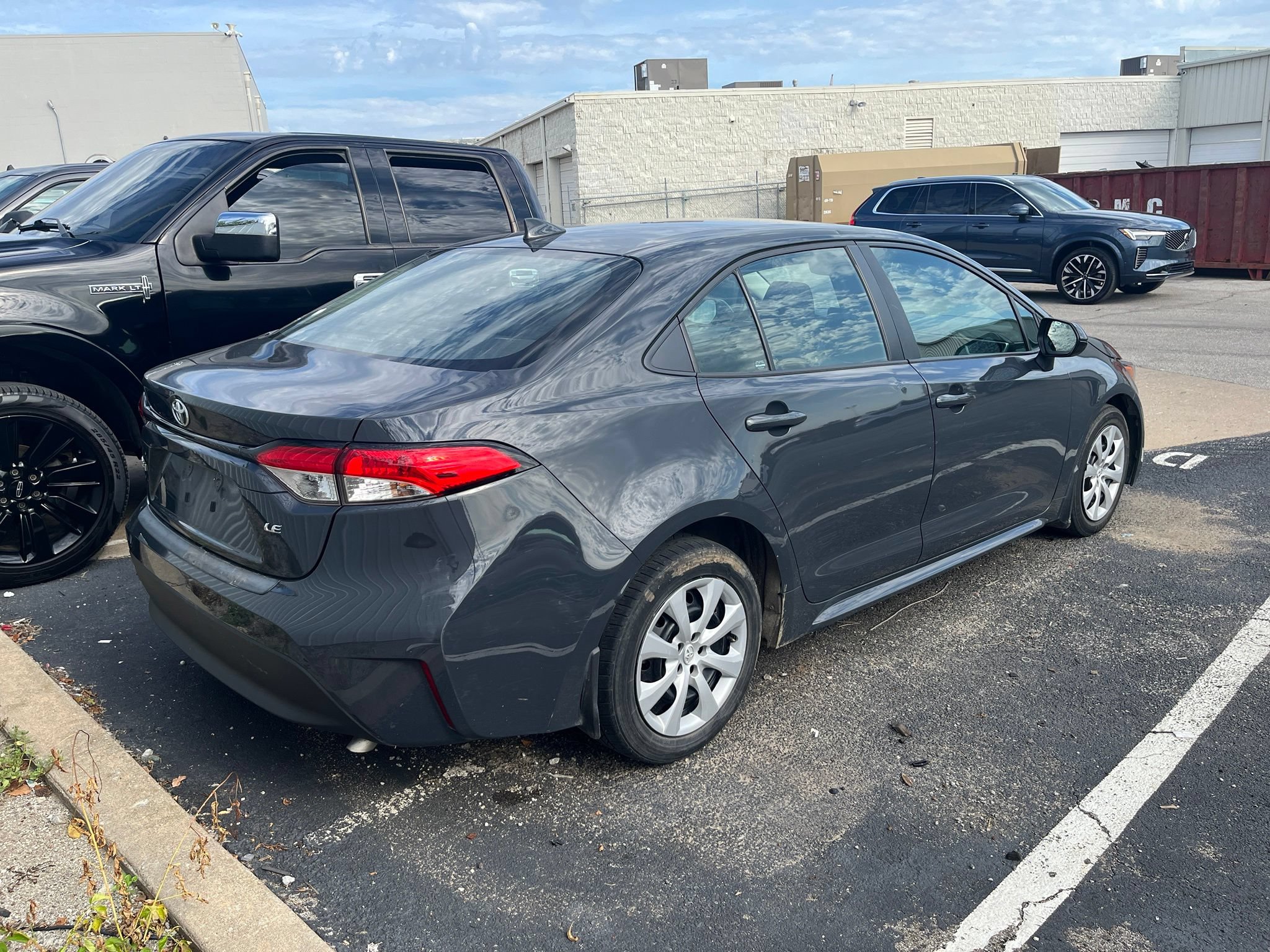 Used 2024 Toyota Corolla LE FWD image 4
