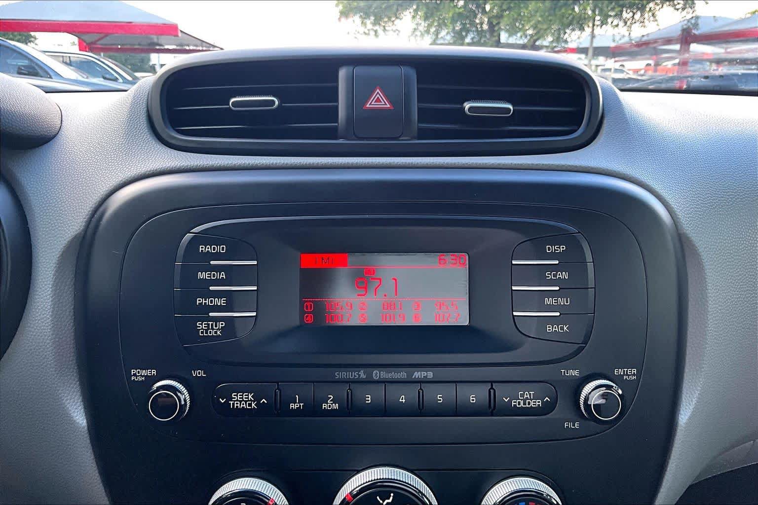 Used 2014 Kia Soul FWD image 30
