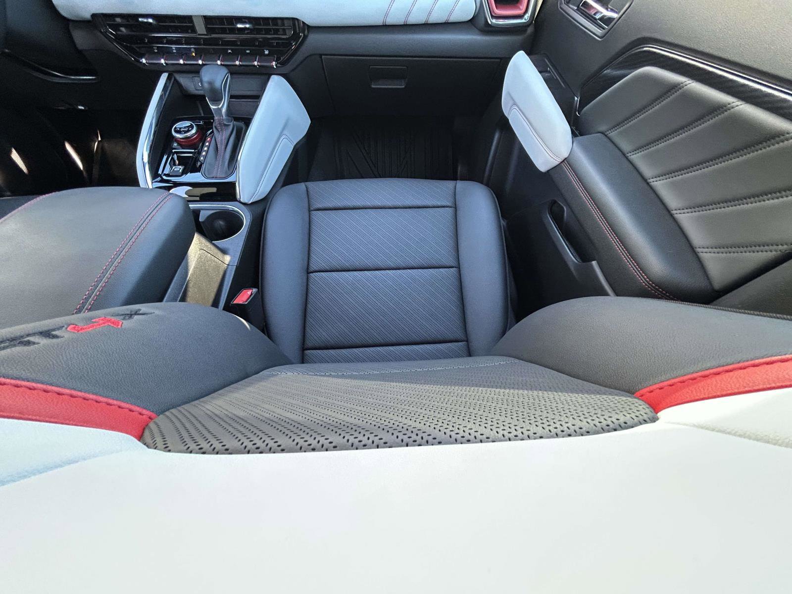 Used 2024 GMC Canyon AT4X image 16