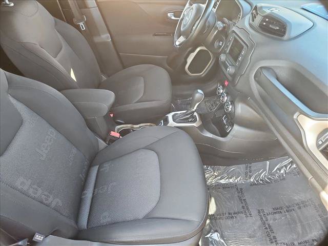 Used 2017 Jeep Renegade Latitude FWD image 25