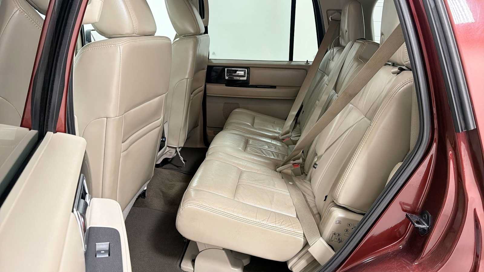 Used 2015 Lincoln Navigator 4WD image 25