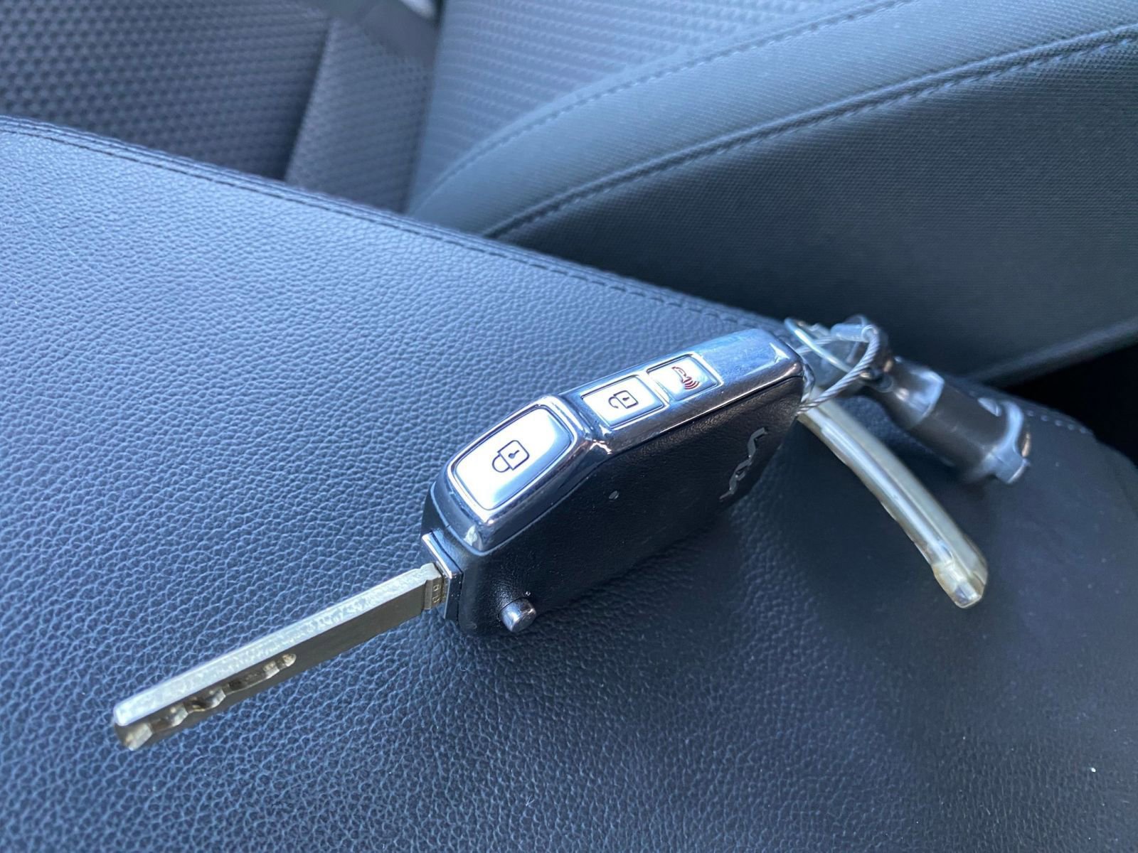 Used 2025 Kia Sportage LX image 21