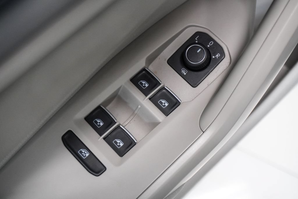 Used 2024 Volkswagen Jetta SE FWD image 18