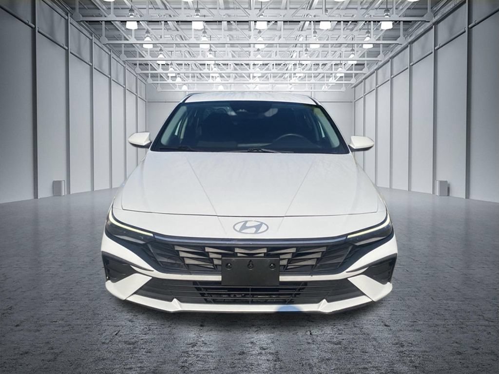 Used 2024 Hyundai Elantra SEL FWD image 3
