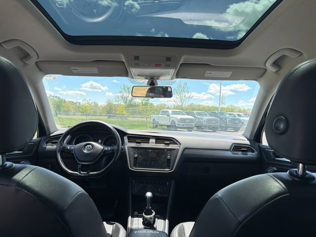 Used 2018 Volkswagen Tiguan SE w/ Panoramic Sunroof Package AWD/4WD image 23