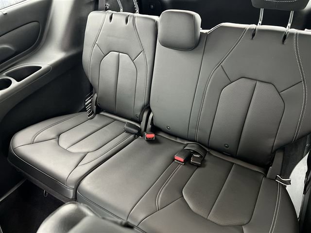 Used 2020 Chrysler Pacifica Touring-L image 27