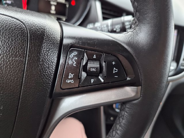 Certified 2022 Chevrolet Trax LT w/ LT Convenience Package AWD/4WD image 19