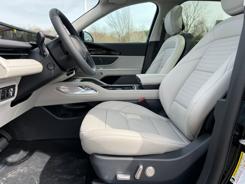 New 2026 Lincoln Nautilus Reserve w/ Jet Appearance Package AWD/4WD image 4