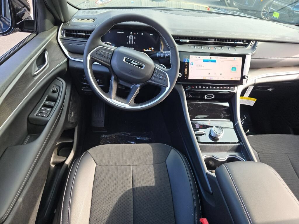 New 2026 Jeep Grand Cherokee Altitude AWD/4WD image 22