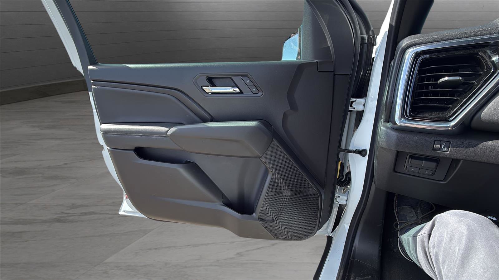 New 2026 GMC Canyon Elevation image 16