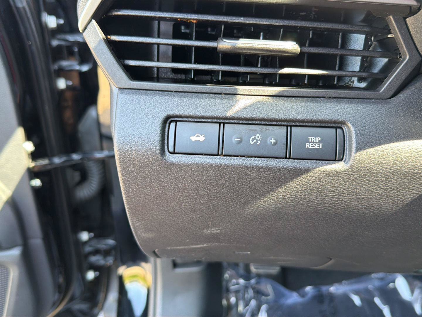 Used 2024 Nissan Altima 2.5 S FWD image 19