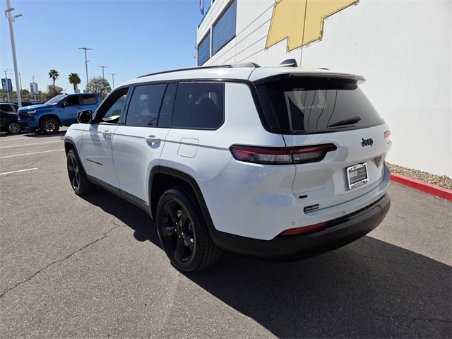 Used 2022 Jeep Grand Cherokee L Laredo image 4