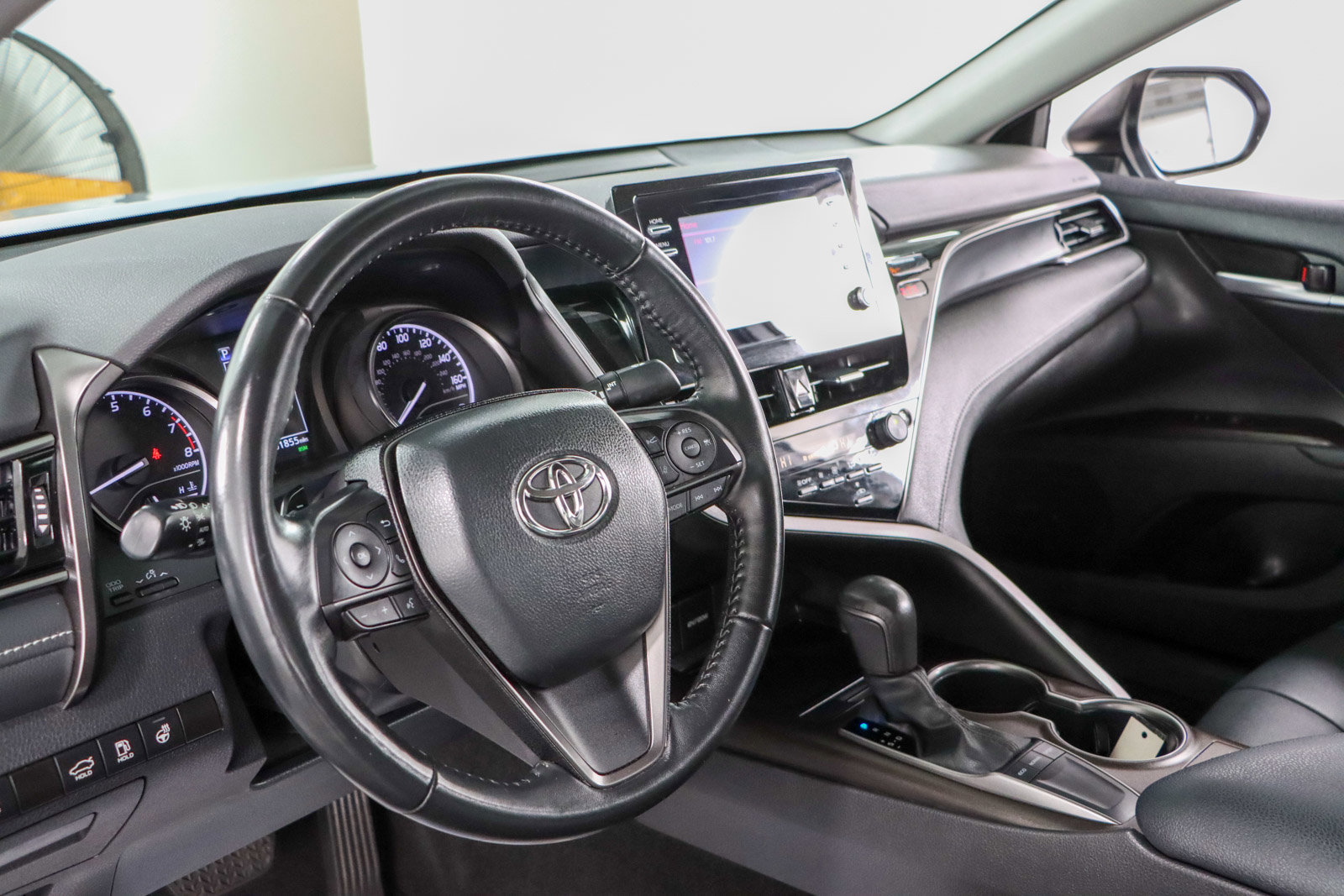 Used 2024 Toyota Camry SE w/ Cold Weather Package FWD image 22