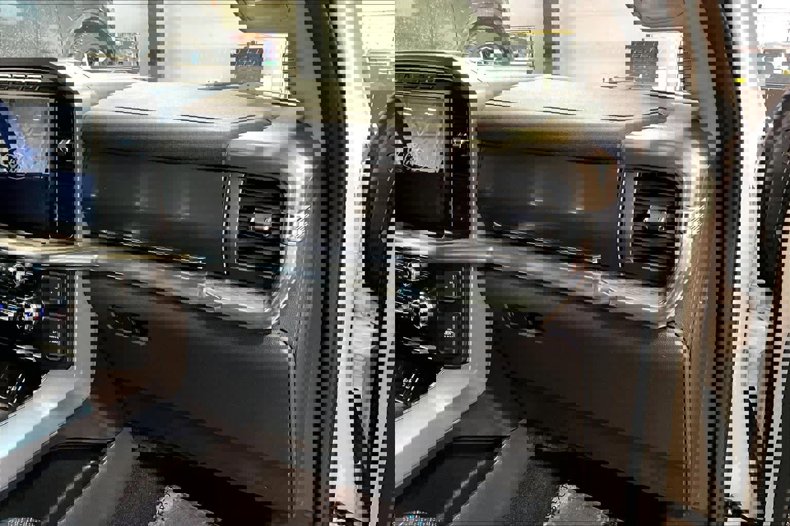 Used 2022 Ford F150 Lariat image 18