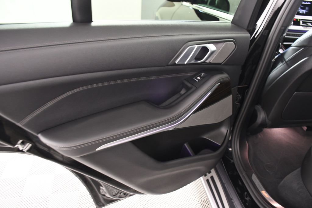 Used 2021 BMW X5 xDrive40i w/ Premium Package image 26