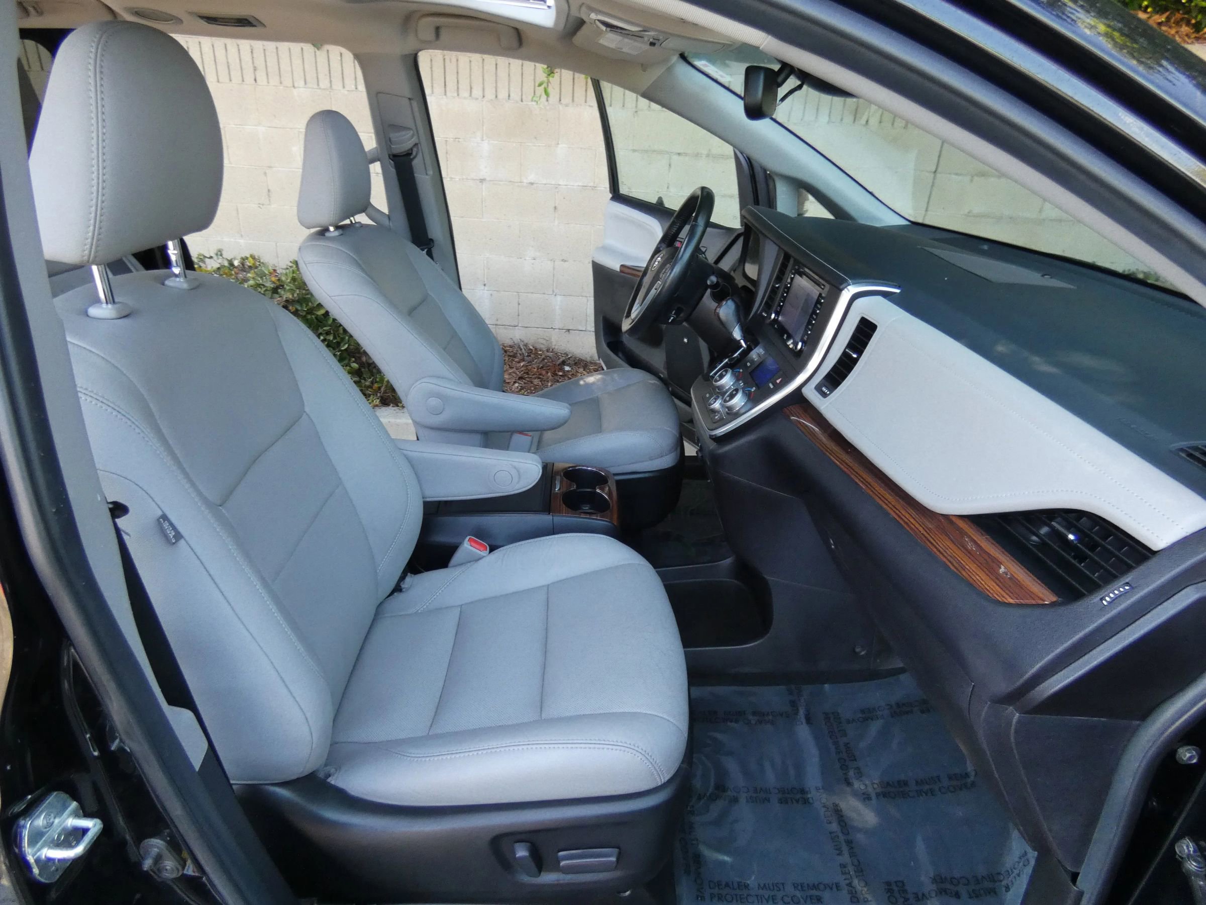 Used 2018 Toyota Sienna Limited image 27