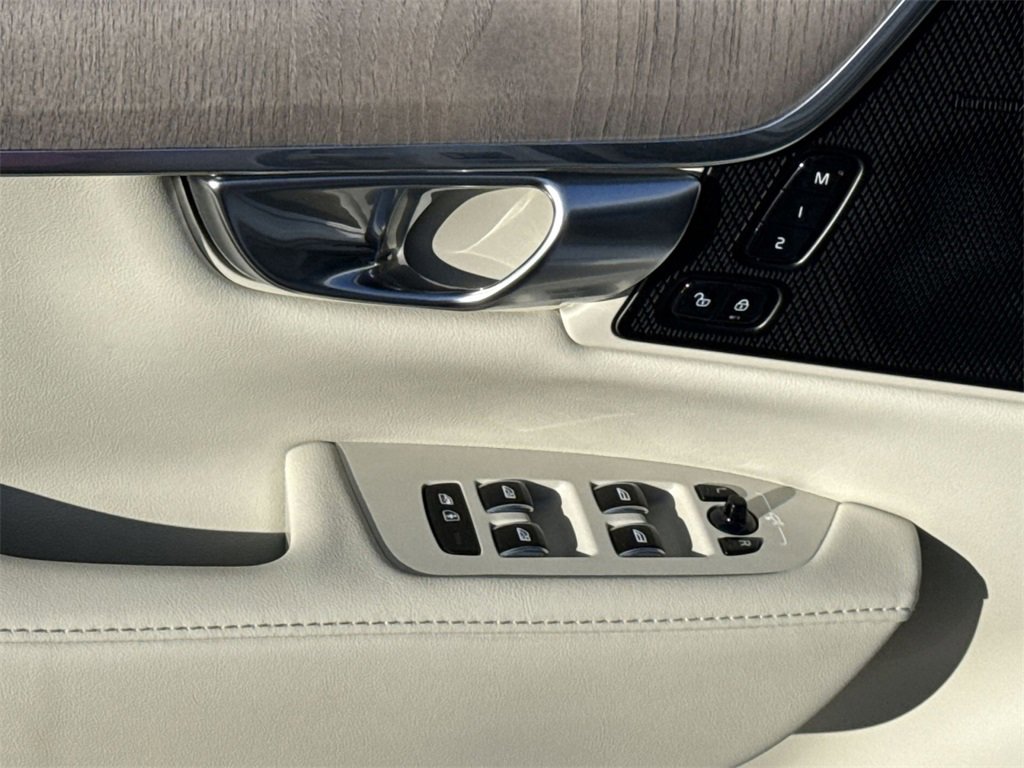 Used 2023 Volvo S90 B6 Ultimate image 15