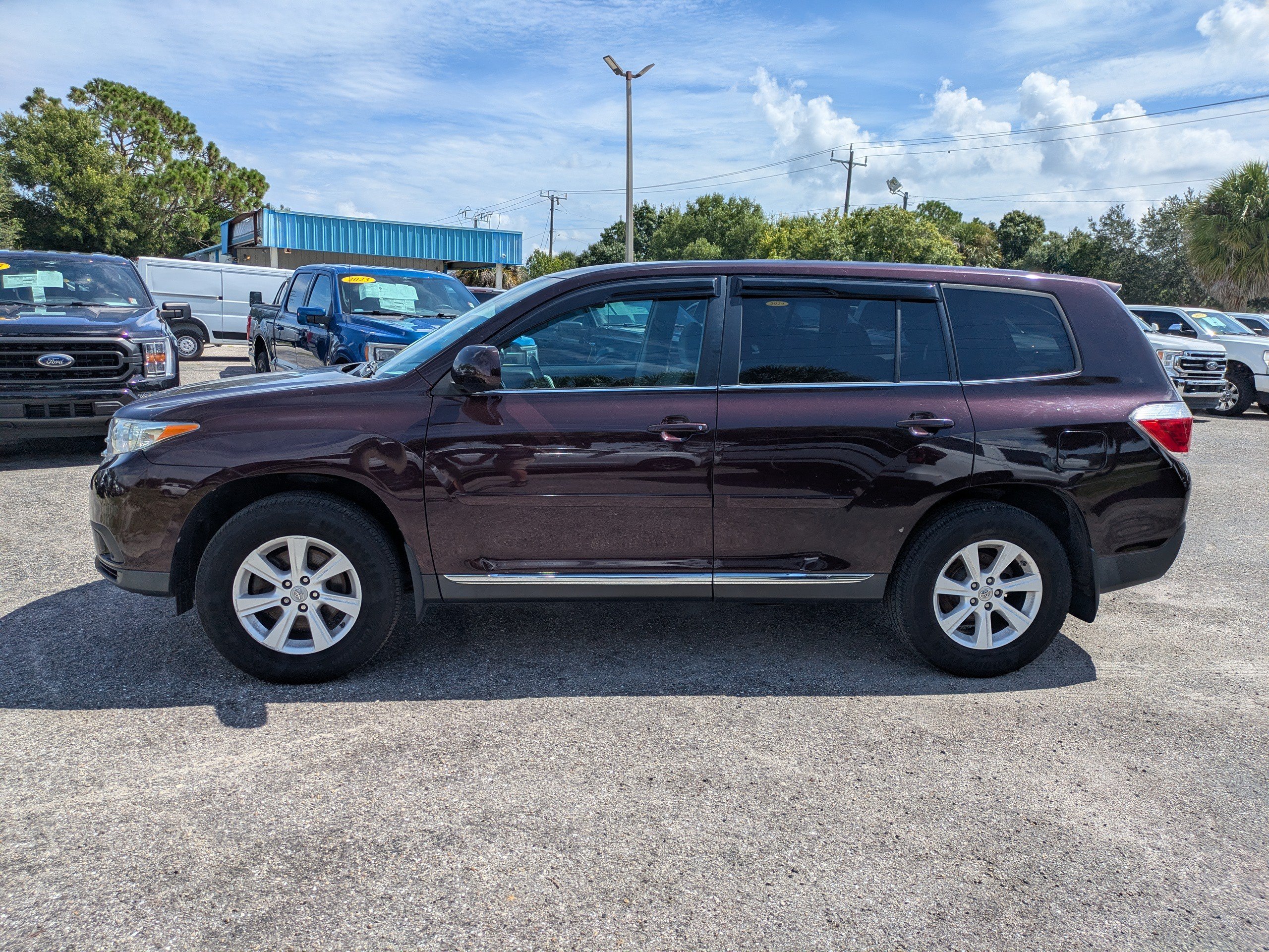 Used 2012 Toyota Highlander FWD w/ Cold Weather Pkg image 7