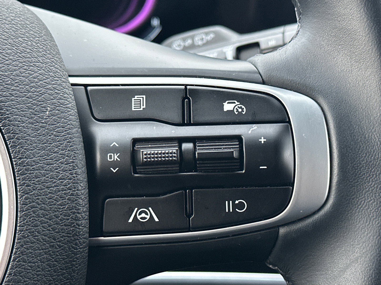 Used 2025 Kia Sportage EX image 11