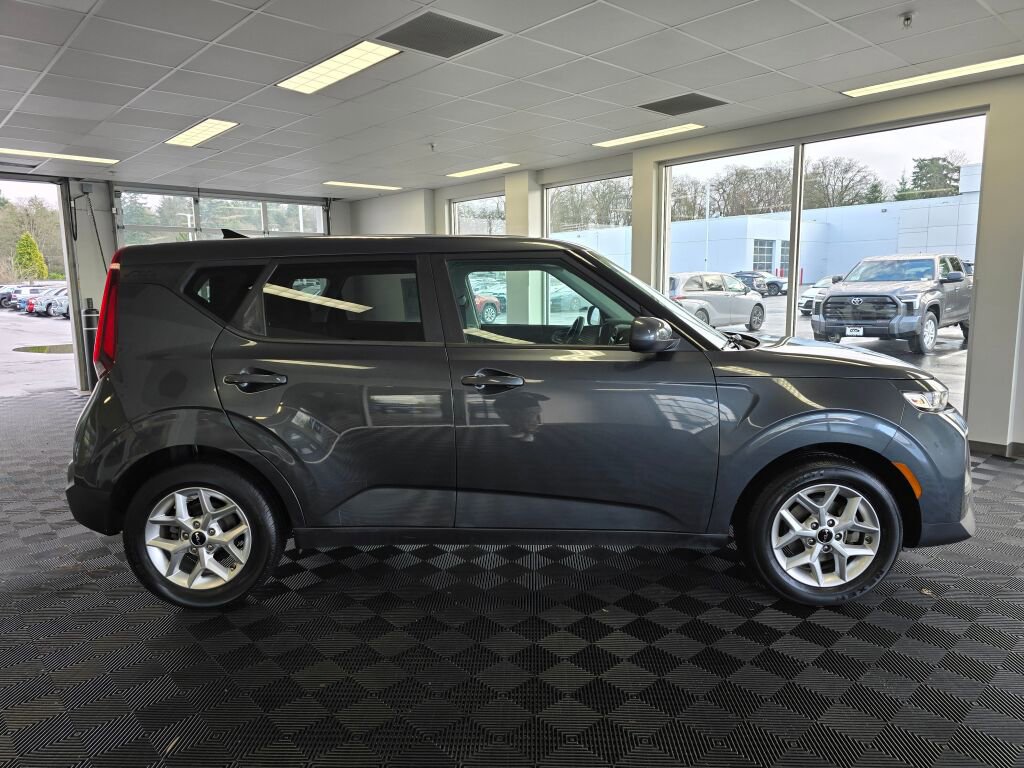 Used 2022 Kia Soul LX w/ Technology Package image 2