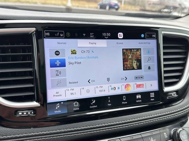 Used 2023 Chrysler Pacifica Limited image 17