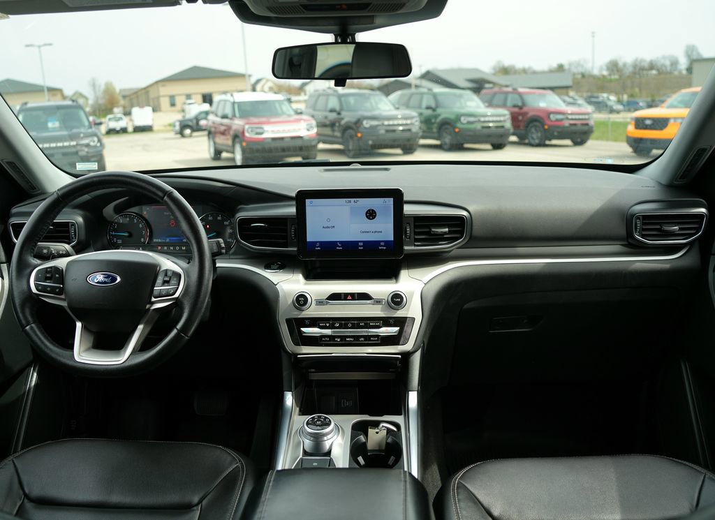 Used 2020 Ford Explorer XLT w/ Equipment Group 202A image 10