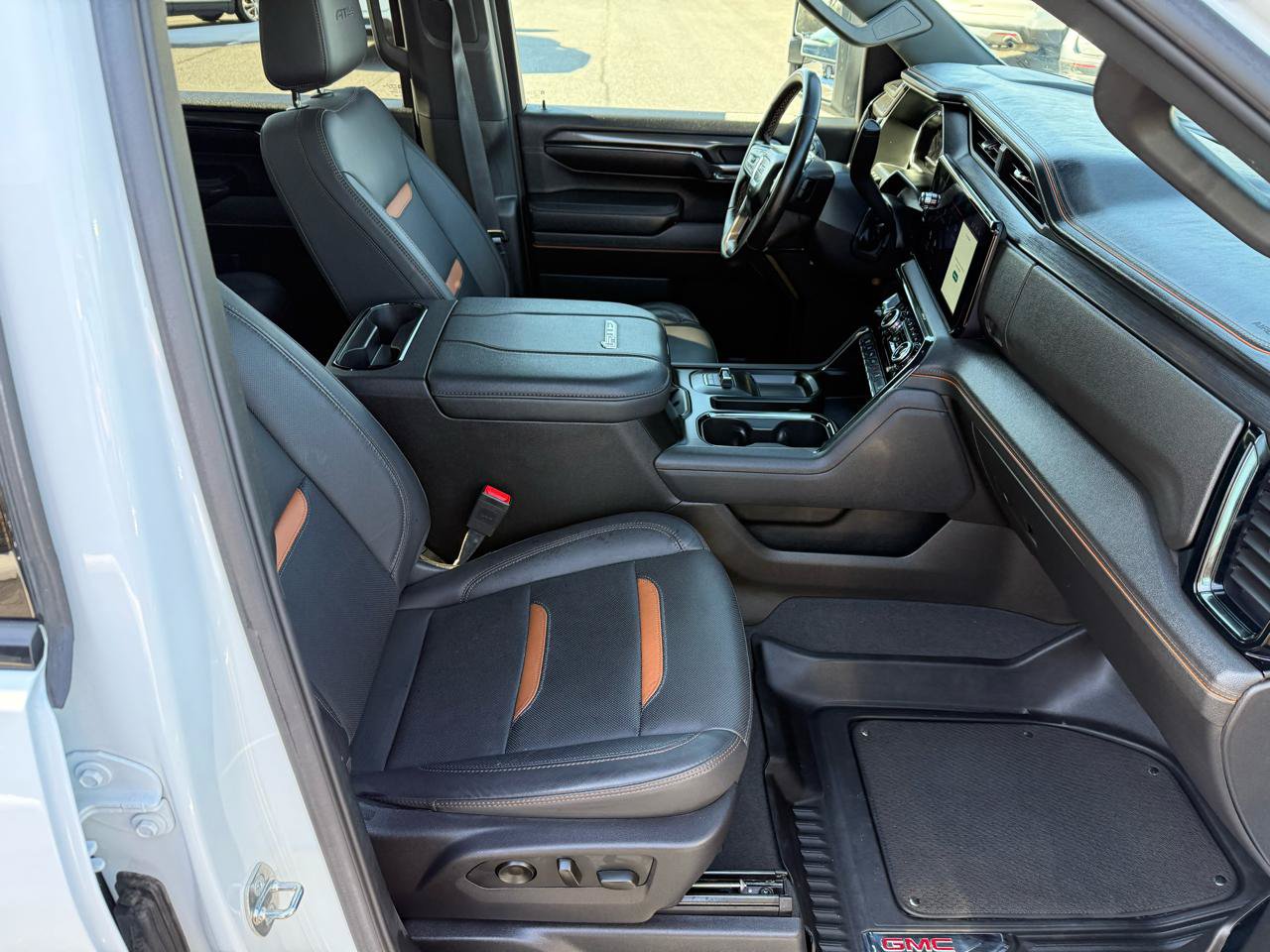 Used 2024 GMC Sierra 2500 AT4 w/ AT4 Premium Plus Package AWD/4WD image 18