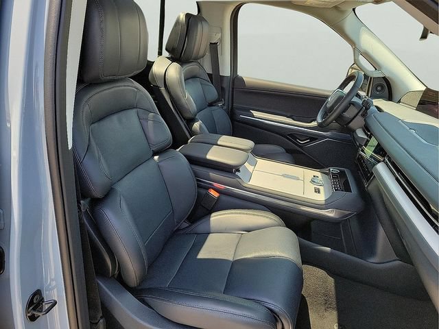 Used 2026 Lincoln Navigator Reserve AWD/4WD image 17