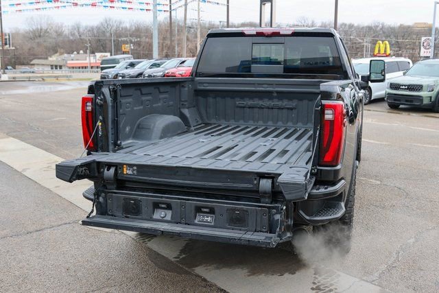 Used 2024 GMC Sierra 3500 Denali Ultimate AWD/4WD image 11