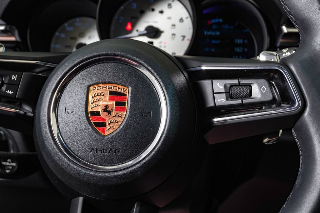 Certified 2026 Porsche Macan AWD/4WD image 18