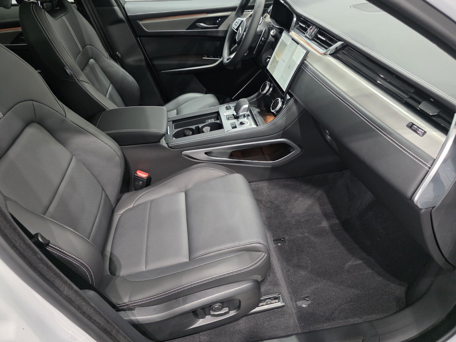 New 2026 Jaguar F-PACE R-Dynamic S AWD/4WD image 20